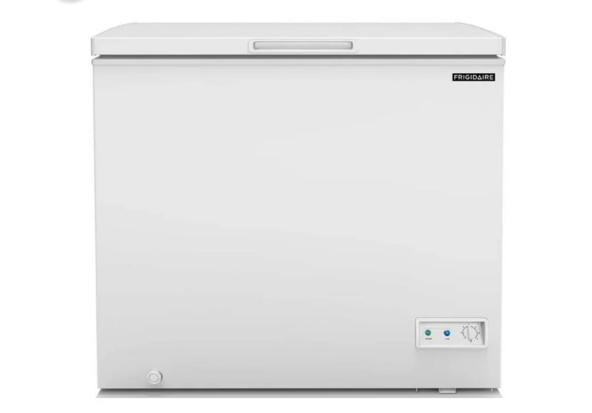 AC260332 Frigidaire 7.0 cu ft Chest Freezer, White - Deep Freezer - EFRF7003 (major dents)