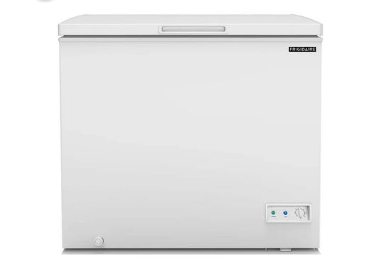 AC260333 Frigidaire 7.0 cu ft Chest Freezer, White - Deep Freezer - EFRF7003 (minor dents)