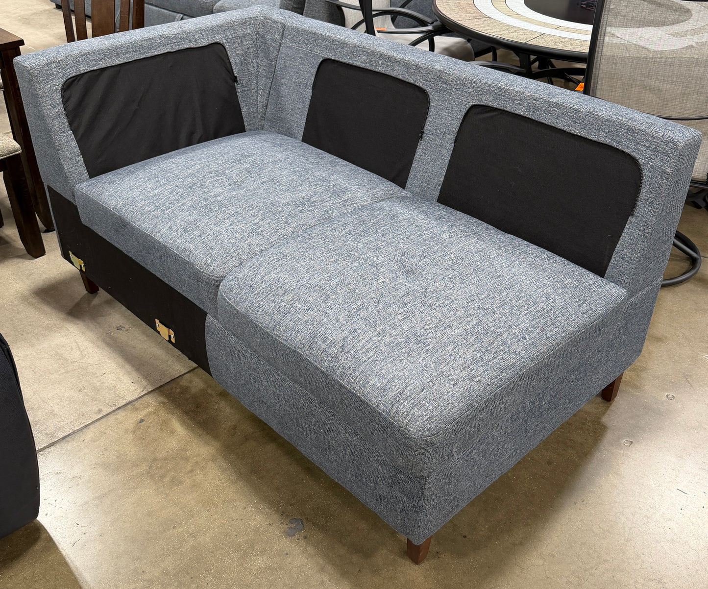 BJF250381 Part Sofa AS-IS