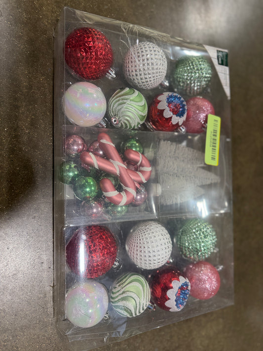 AC250658 Christmas Ornaments