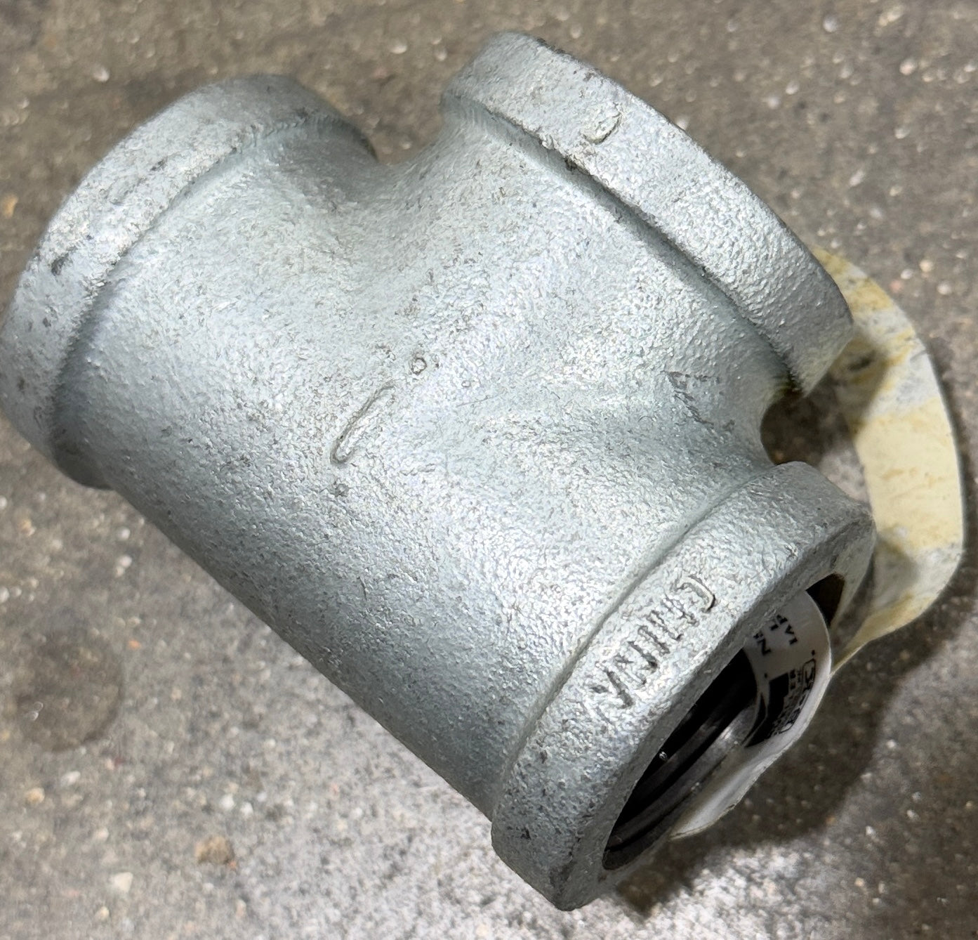 AC250908 B & K/Mueller Inds(Import) 510-605HN Galvanized Pipe Fitting, Equal Tee