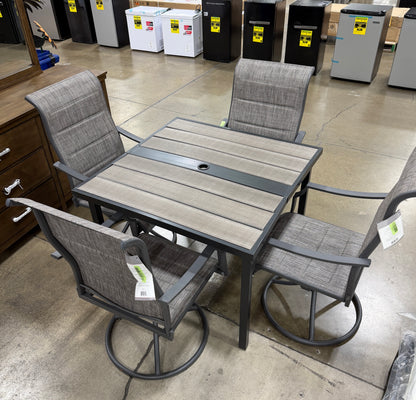 AC260170 Patio Taylor Dining Chair & Waterville Table(Damaged Table)