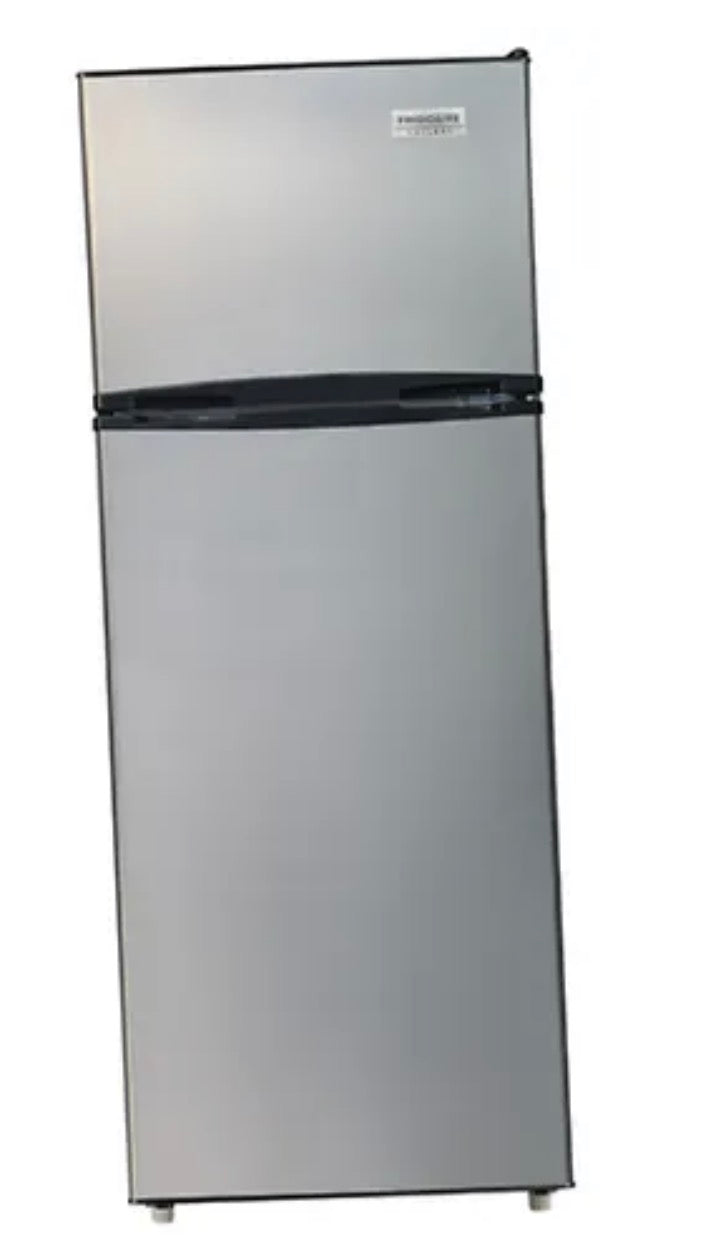 AC260385 Frigidaire 7.2 CU. FT TOP MOUNT FRIDGE, VCM DESIGN FGFR727 (minor dent)