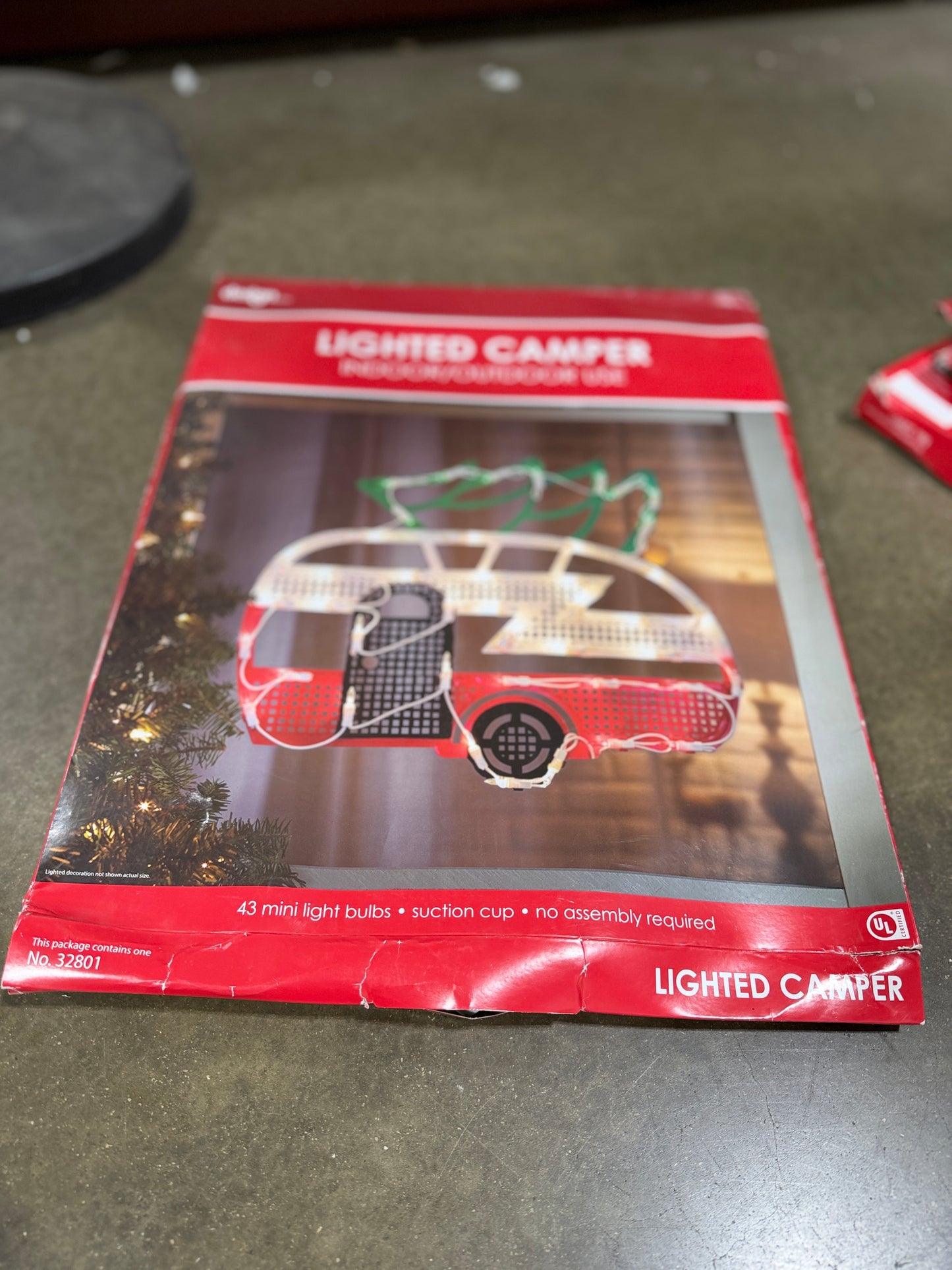 AC250670 Lighted camper