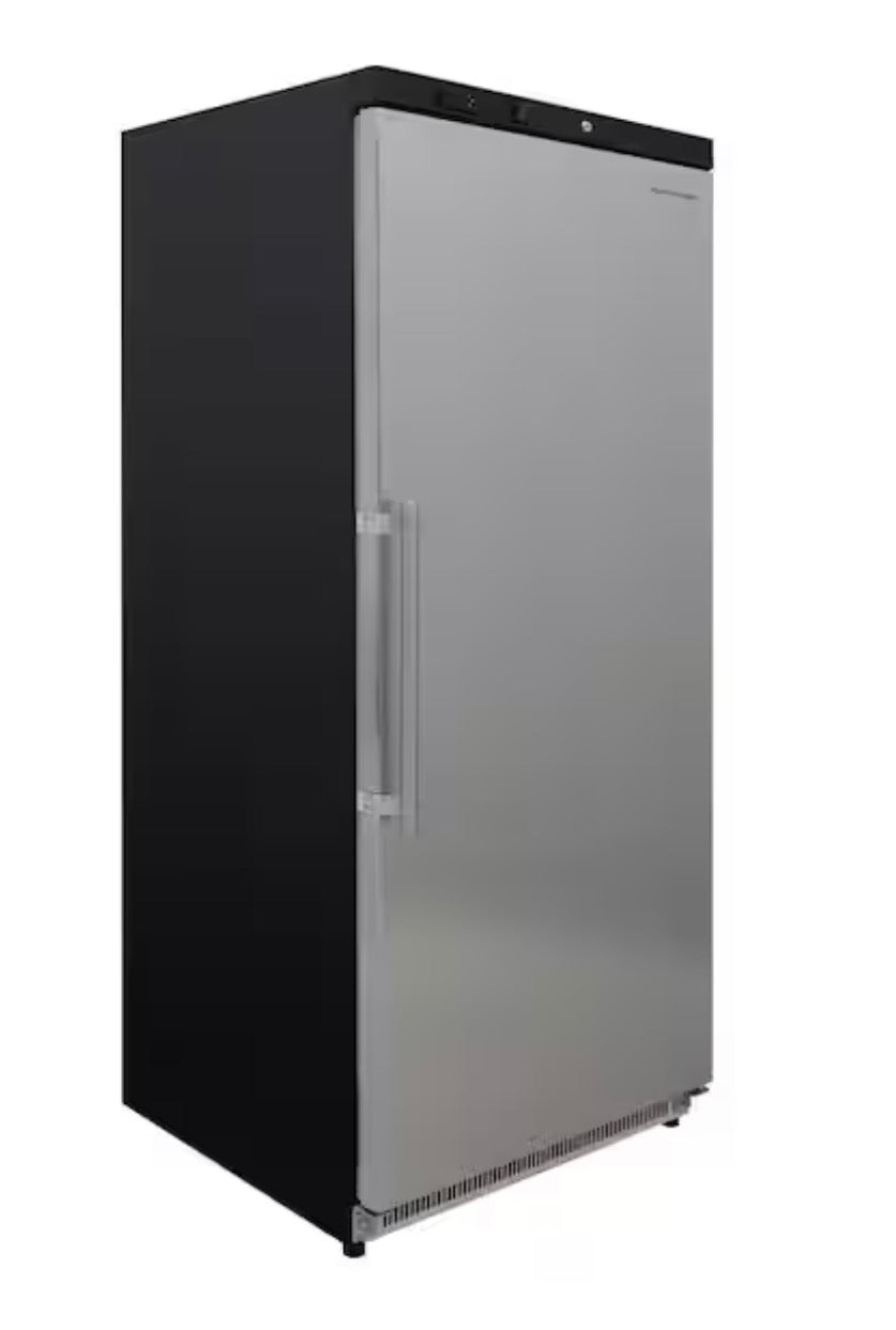 AC260266 Hamilton Beach 28 in. 19 Cu. Ft. Manual Defrost Commercial Upright Freezer - HBFRF1980 - Dented