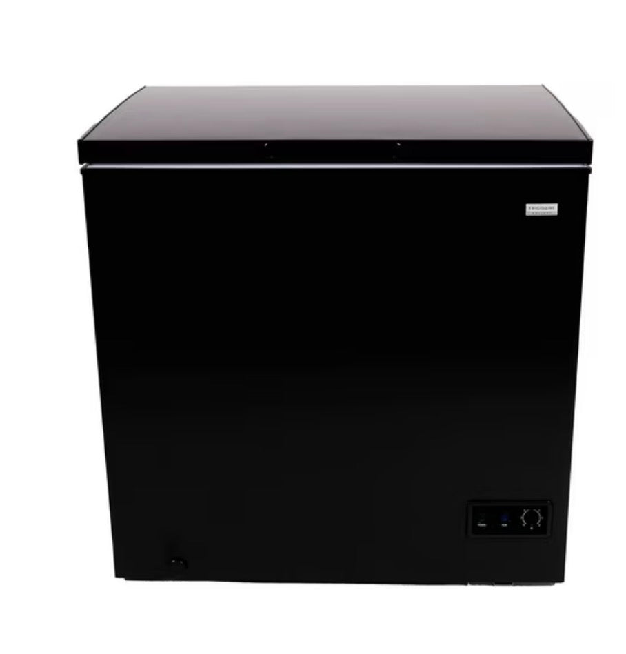 AC260223 FGFRF7009 Frigidaire Gallery 7 Cu. Ft. Chest Freezer, Black - Dented(top)