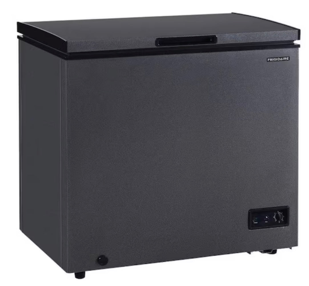 AC260325 Frigidaire 21.3 in. 7.0 cu. ft. Manual Defrost Chest Freezer with Garage Ready in Dark Grey EFRF7013 (minor dents)