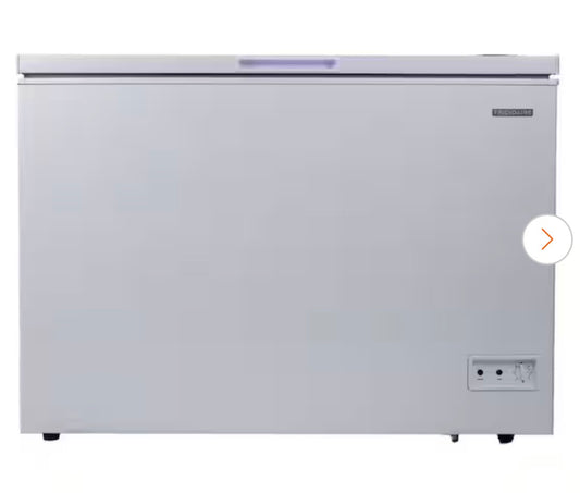 AC260182 EFRF1005 Frigidaire 43.94 in. 10 cu. ft. Manual Defrost Chest Freezer in White Garage Ready - dented