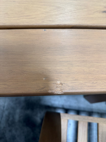 BJF250281 AMAZONIA BROOKE 9 PIECE DINING SET - table damaged