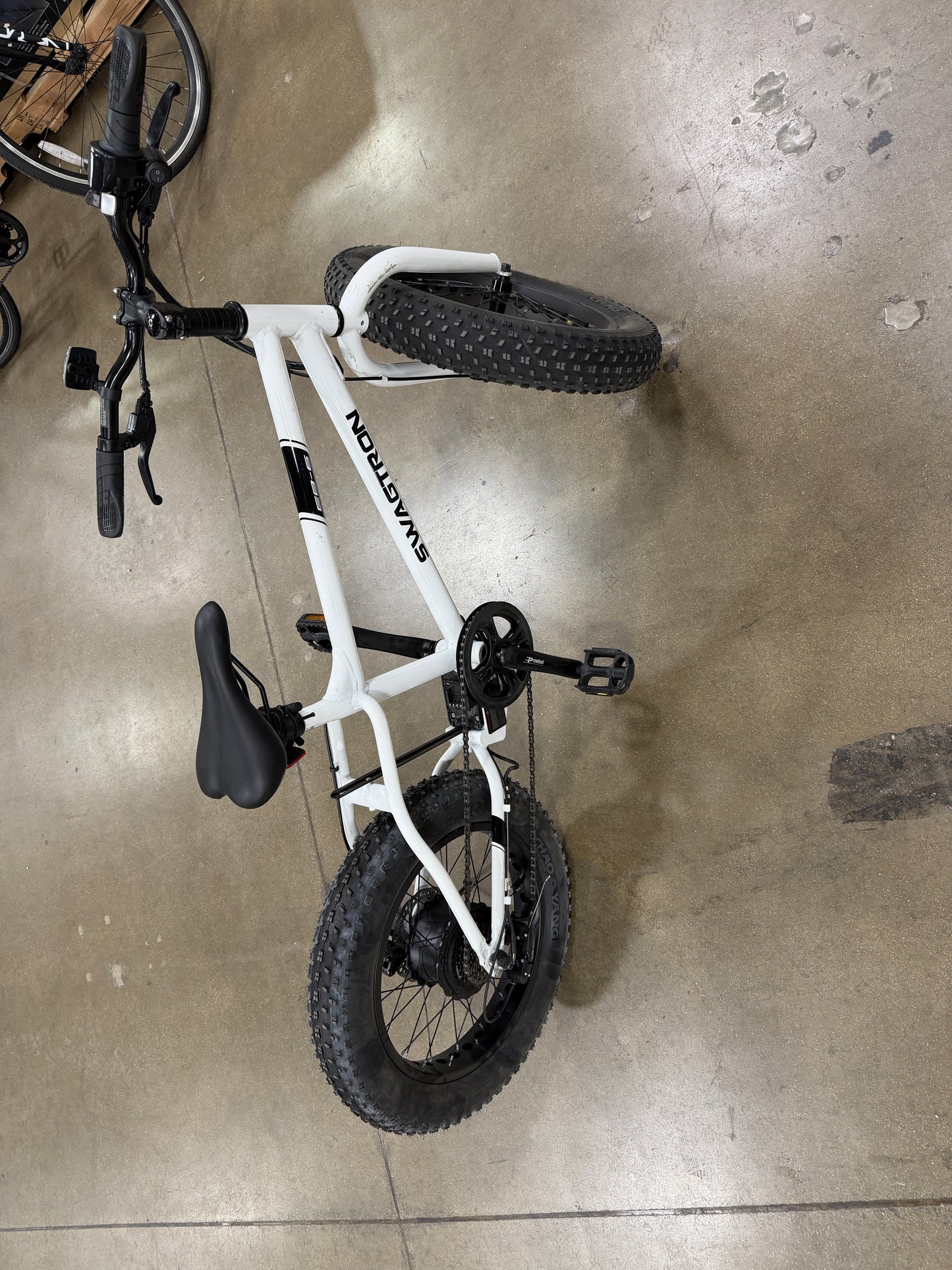 AC260132 Swagtron EB6 Bandit EBike Fat Tire Electric Bike 350W High-speed Power Assist, Removable Battery, Dual Disc Brakes, Shimano SIS Shifting Built for Trail Riding