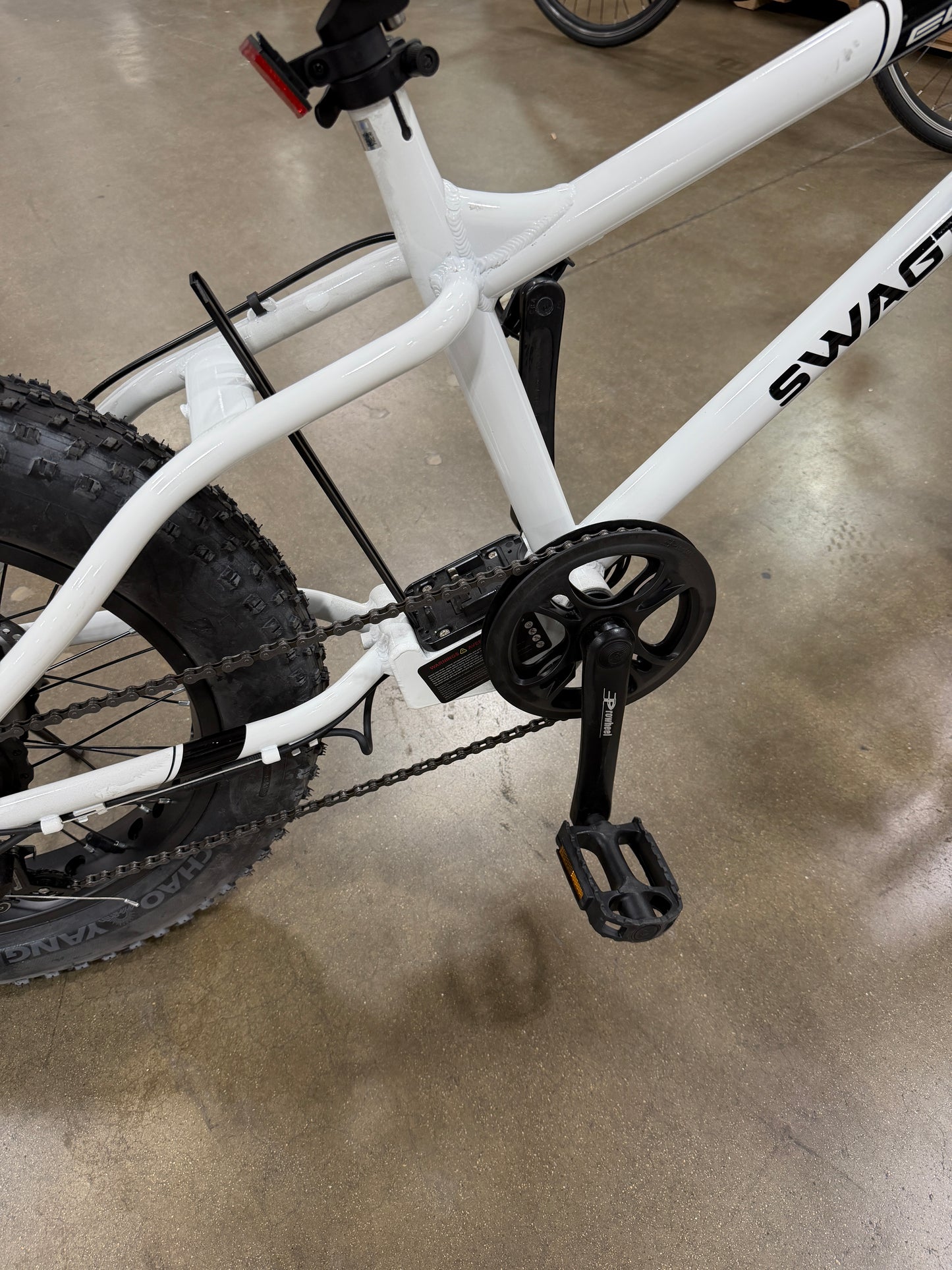 AC260132 Swagtron EB6 Bandit EBike Fat Tire Electric Bike 350W High-speed Power Assist, Removable Battery, Dual Disc Brakes, Shimano SIS Shifting Built for Trail Riding