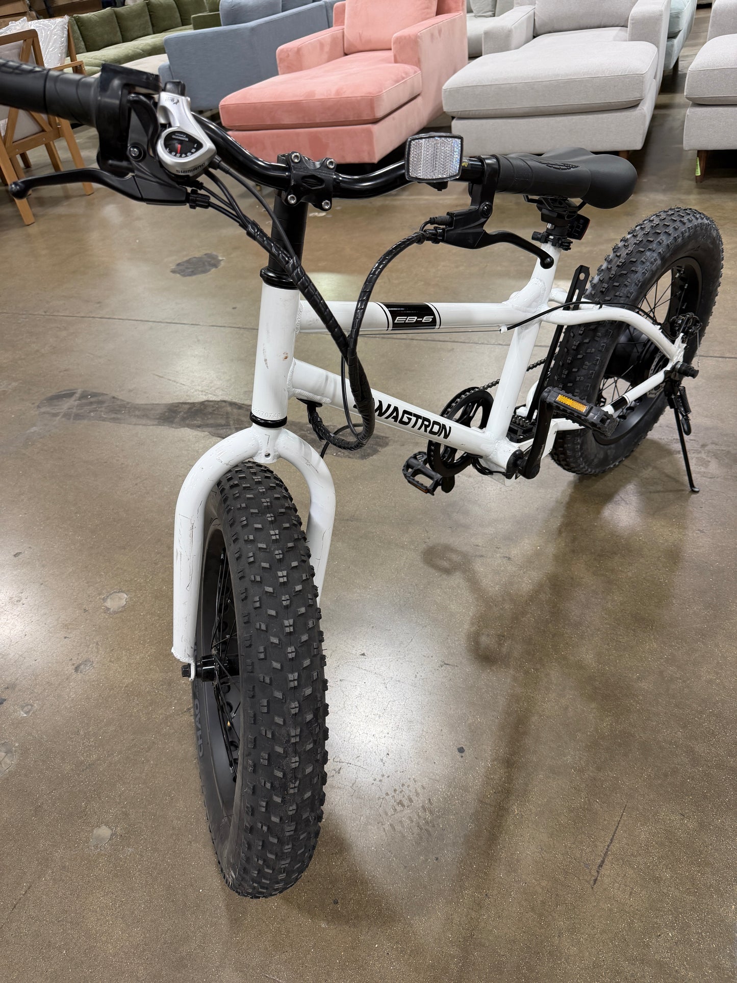 AC260132 Swagtron EB6 Bandit EBike Fat Tire Electric Bike 350W High-speed Power Assist, Removable Battery, Dual Disc Brakes, Shimano SIS Shifting Built for Trail Riding