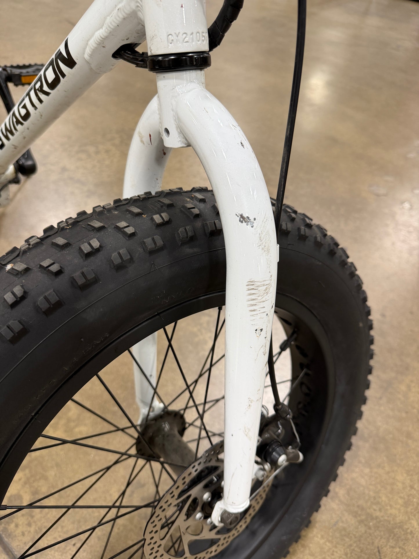 AC260133 Swagtron EB6 Bandit EBike Fat Tire Electric Bike 350W High-speed Power Assist, Removable Battery, Dual Disc Brakes, Shimano SIS Shifting Built for Trail Riding