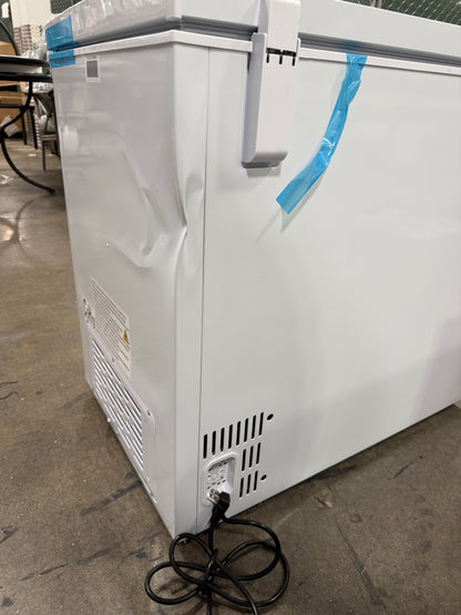 AC260166 Frigidaire 7.0 cu ft Chest Freezer, White - Deep Freezer for Garage, Kitchen, Basement, Large Capacity for Bulk Storage - Dented