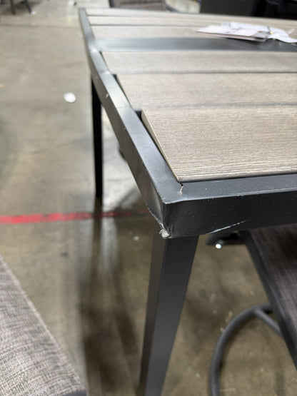 AC260170 Patio Taylor Dining Chair & Waterville Table(Damaged Table)