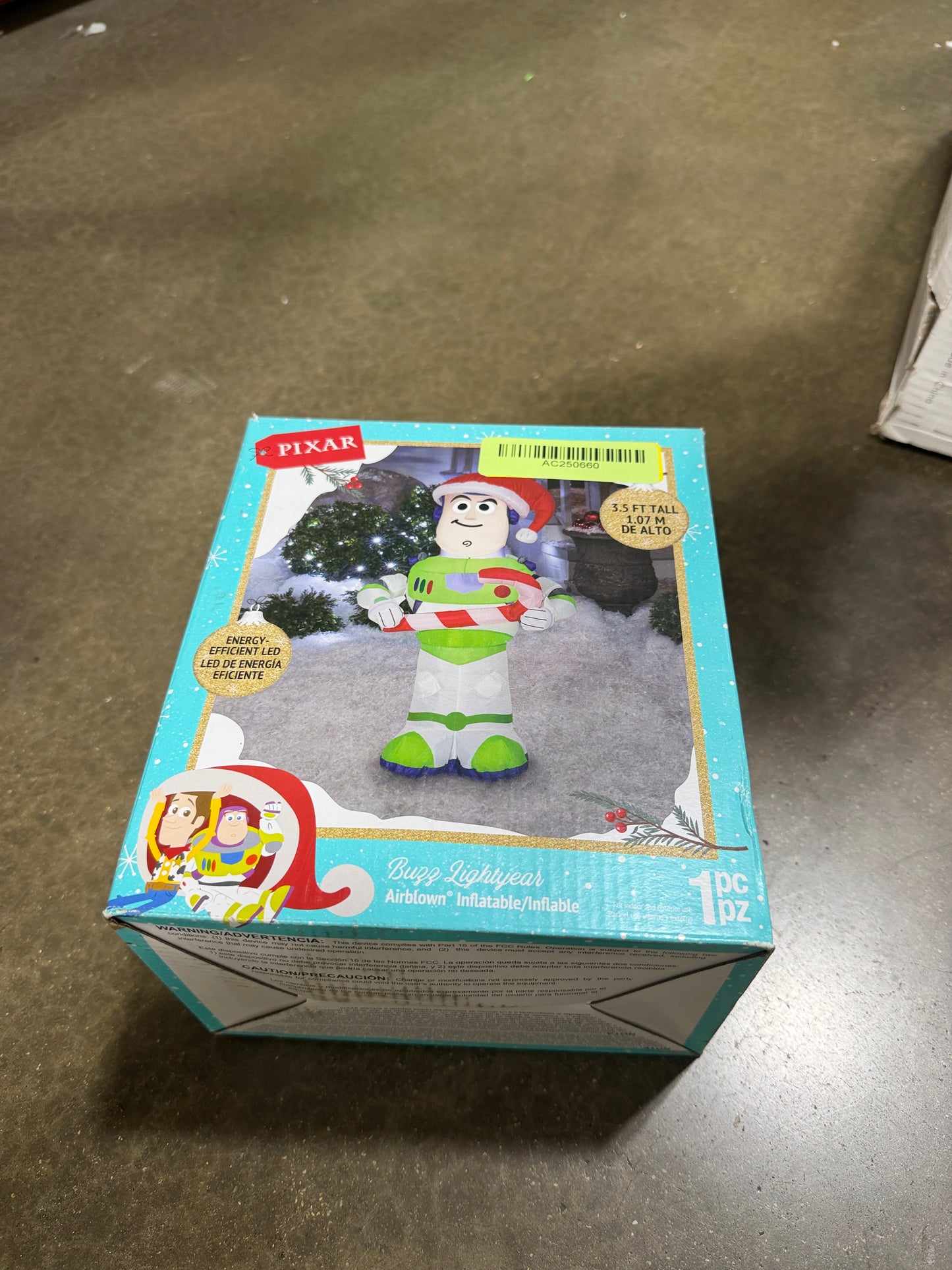 AC250660 Christmas Pixar