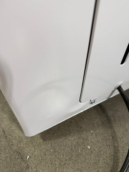 AC260182 EFRF1005 Frigidaire 43.94 in. 10 cu. ft. Manual Defrost Chest Freezer in White Garage Ready - dented