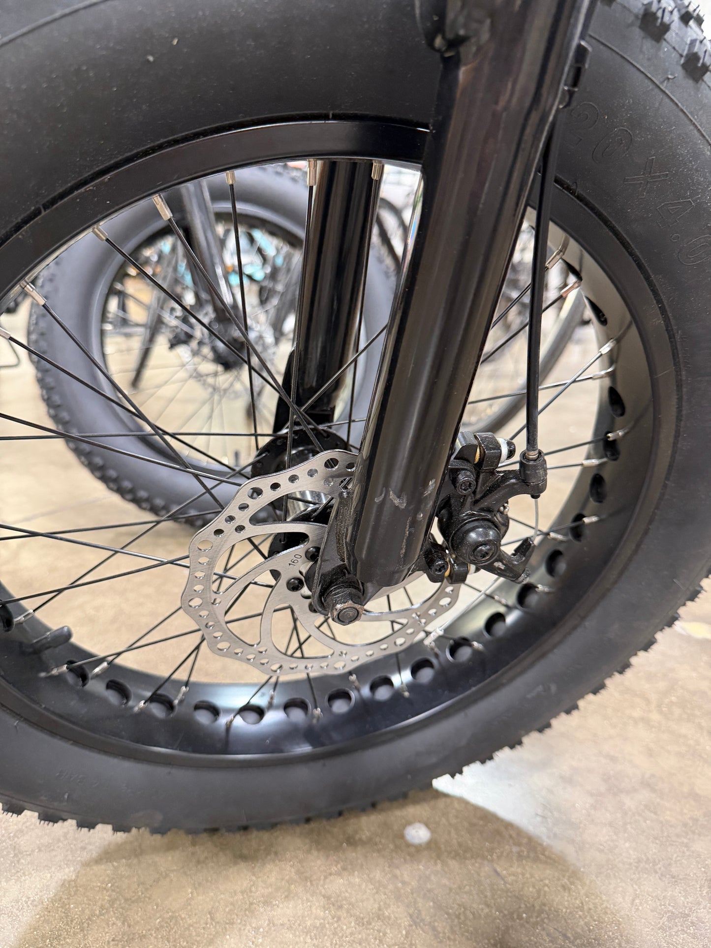AC260186 SWAGTRON EB-8 Fat Tire 650W Electric Bicycle - AS-IS(missing battery)