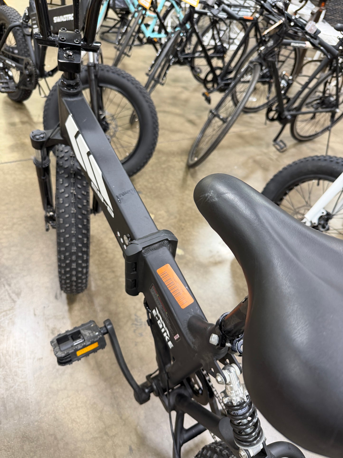 AC260186 SWAGTRON EB-8 Fat Tire 650W Electric Bicycle - AS-IS(missing battery)
