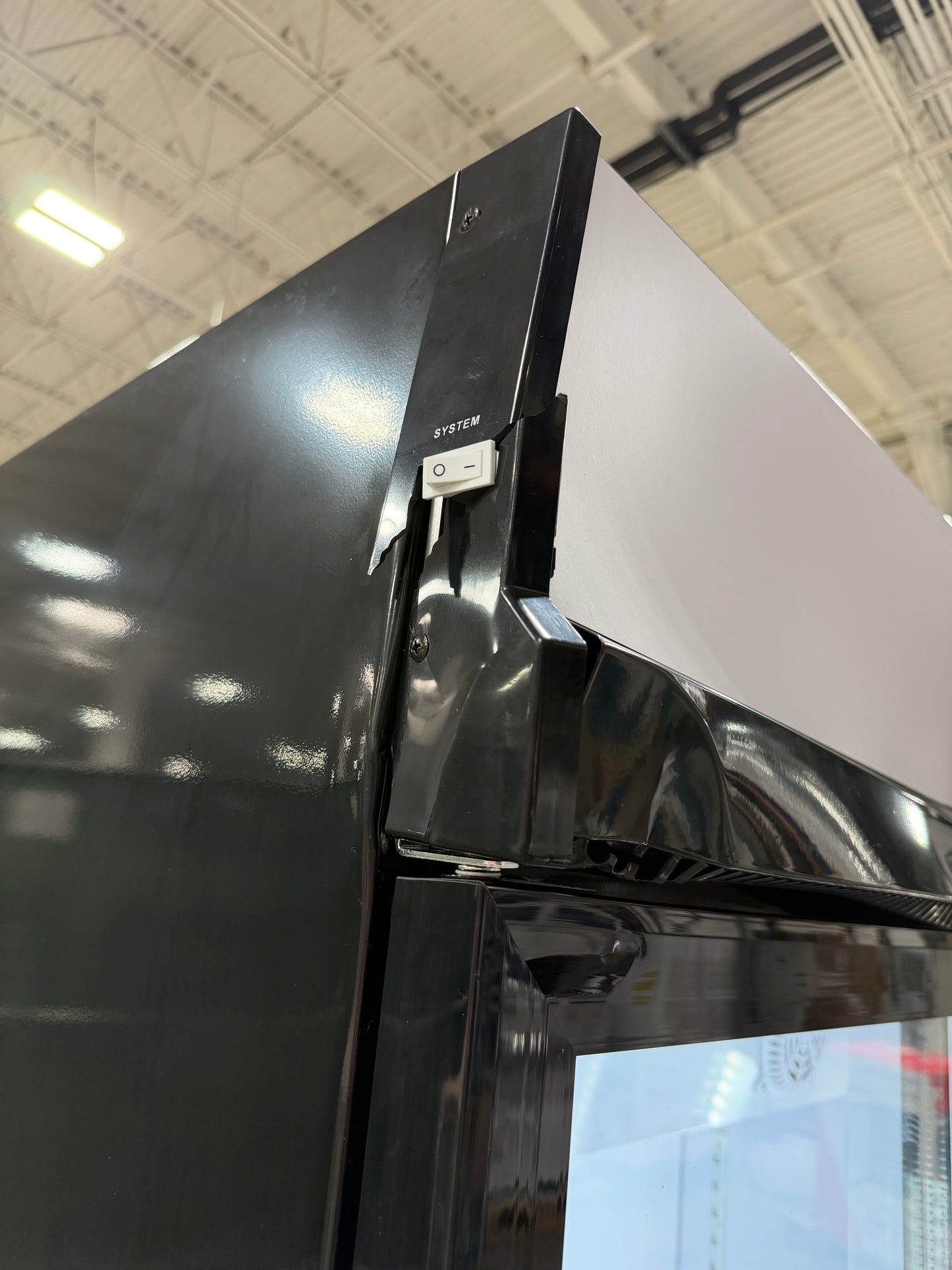AC260211 HBCBC2050 Hamilton Beach 20.5 cu. ft. Commercial 2-Door Glass Display Fridge in Black - Damaged