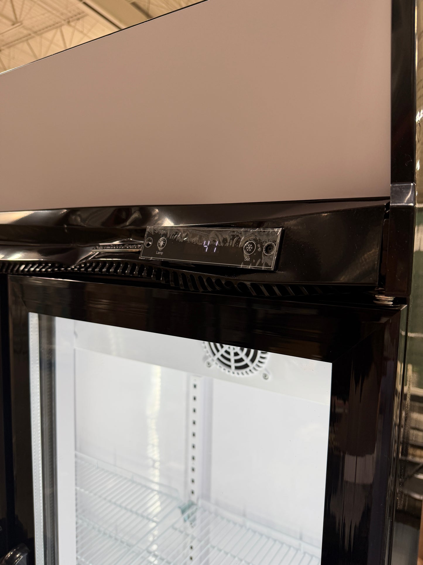 AC260211 HBCBC2050 Hamilton Beach 20.5 cu. ft. Commercial 2-Door Glass Display Fridge in Black - Damaged