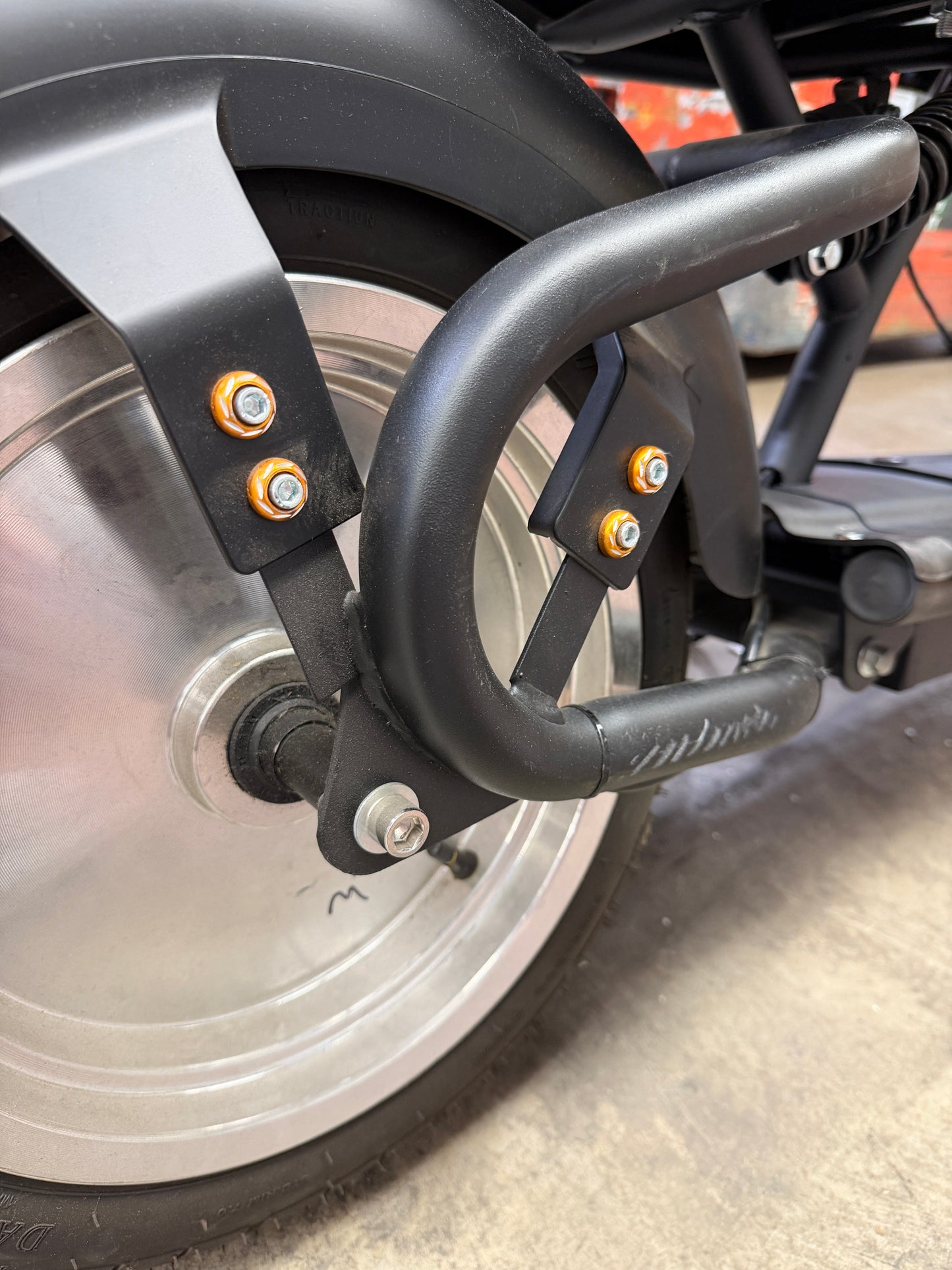 AC260276 MotoTec Lowboy 60v 20ah 2500w Lithium Scooter Black