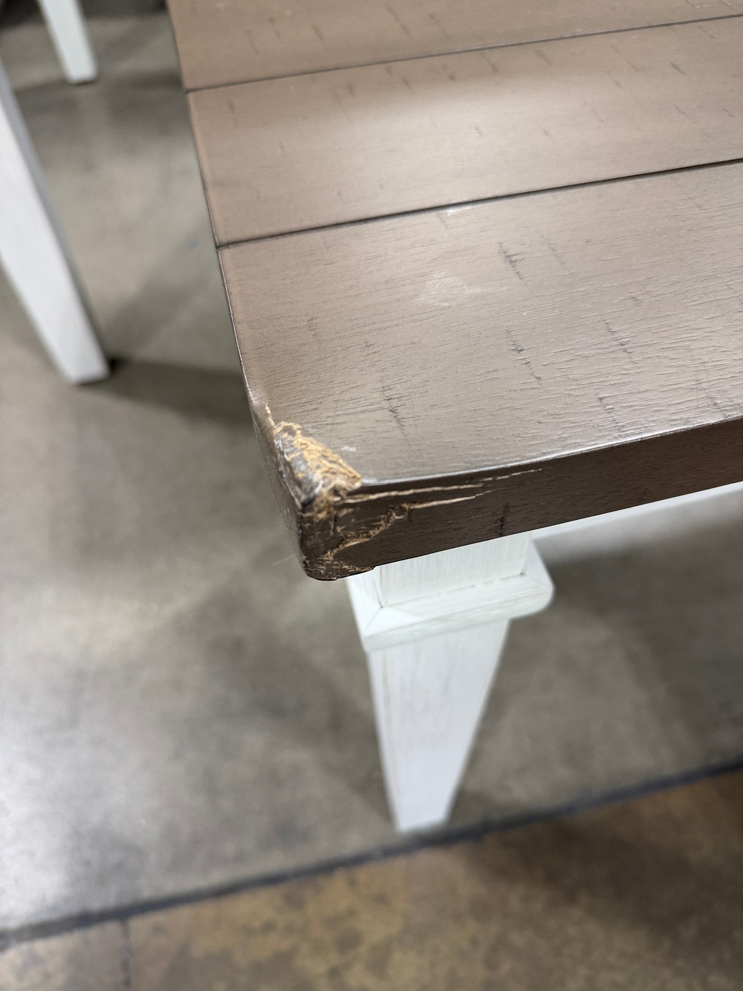 BJF250264 BJ PERRY - Table and bench - Damaged
