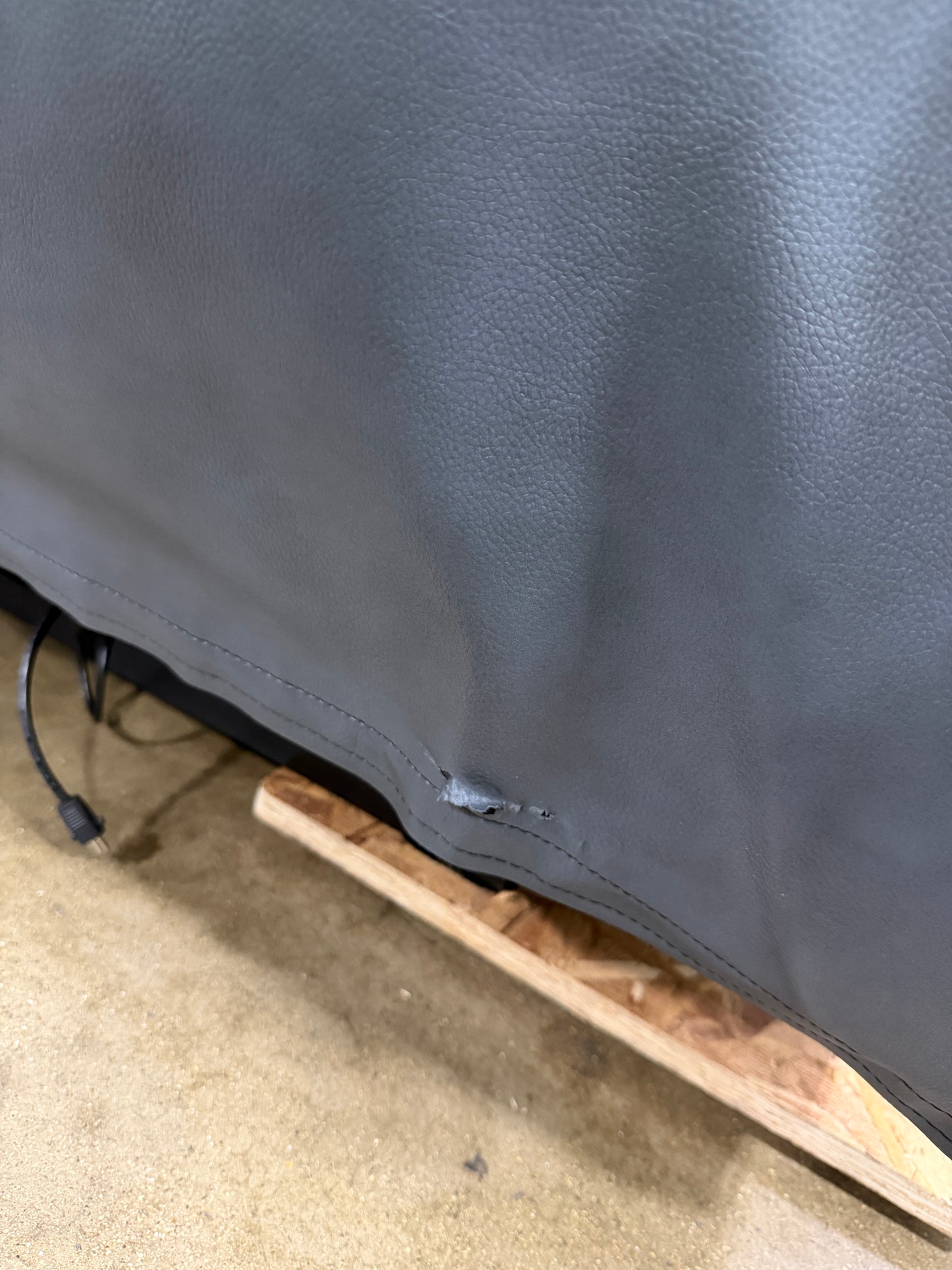 AH206 Momentum Moves Dual Power Leather Reclining Sofa(Minor wear, small tear, missing power cord)