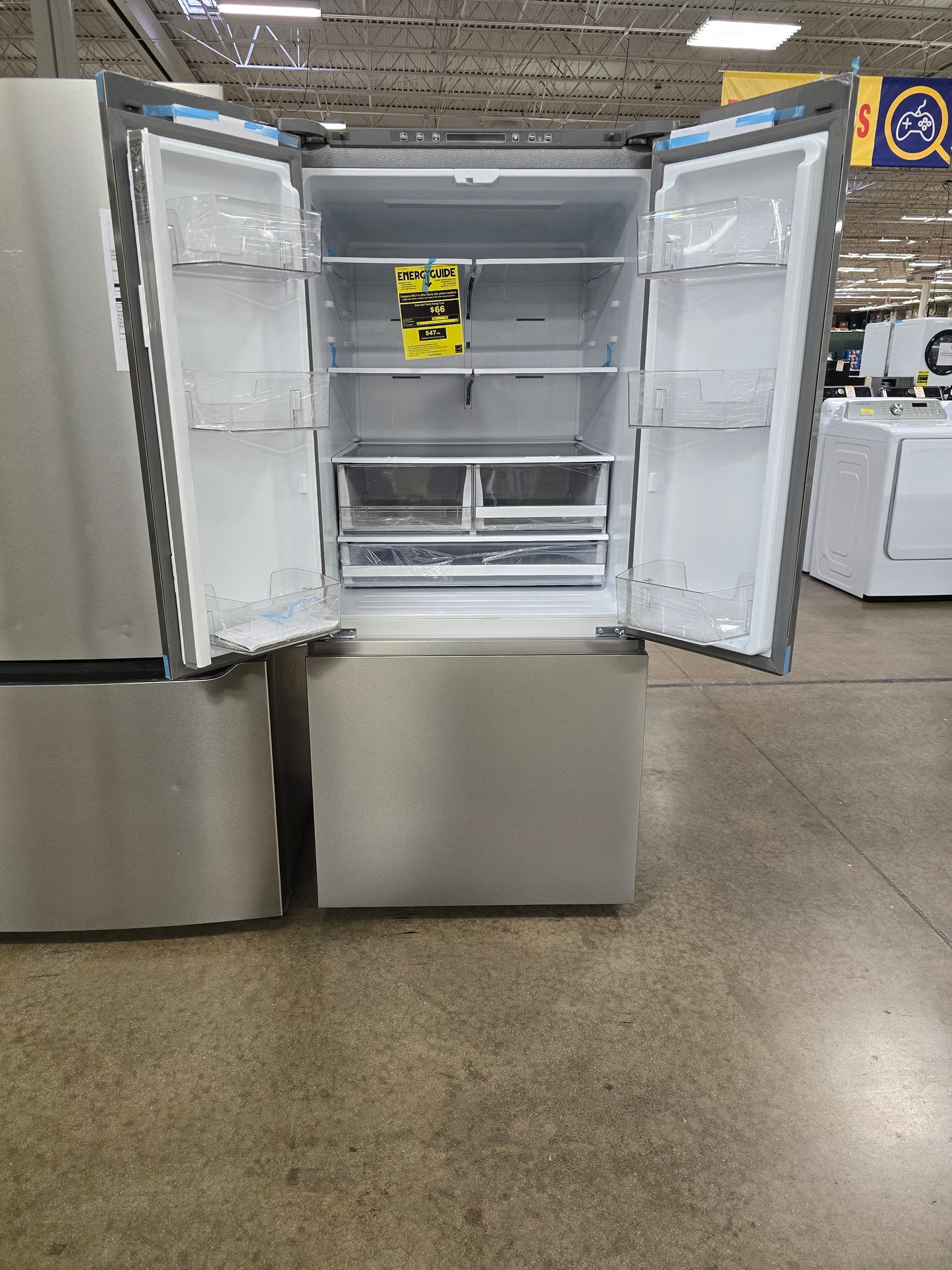 HRF208N6BSE Hisense 20.6 CU French Door Refrigerator with Ice Maker