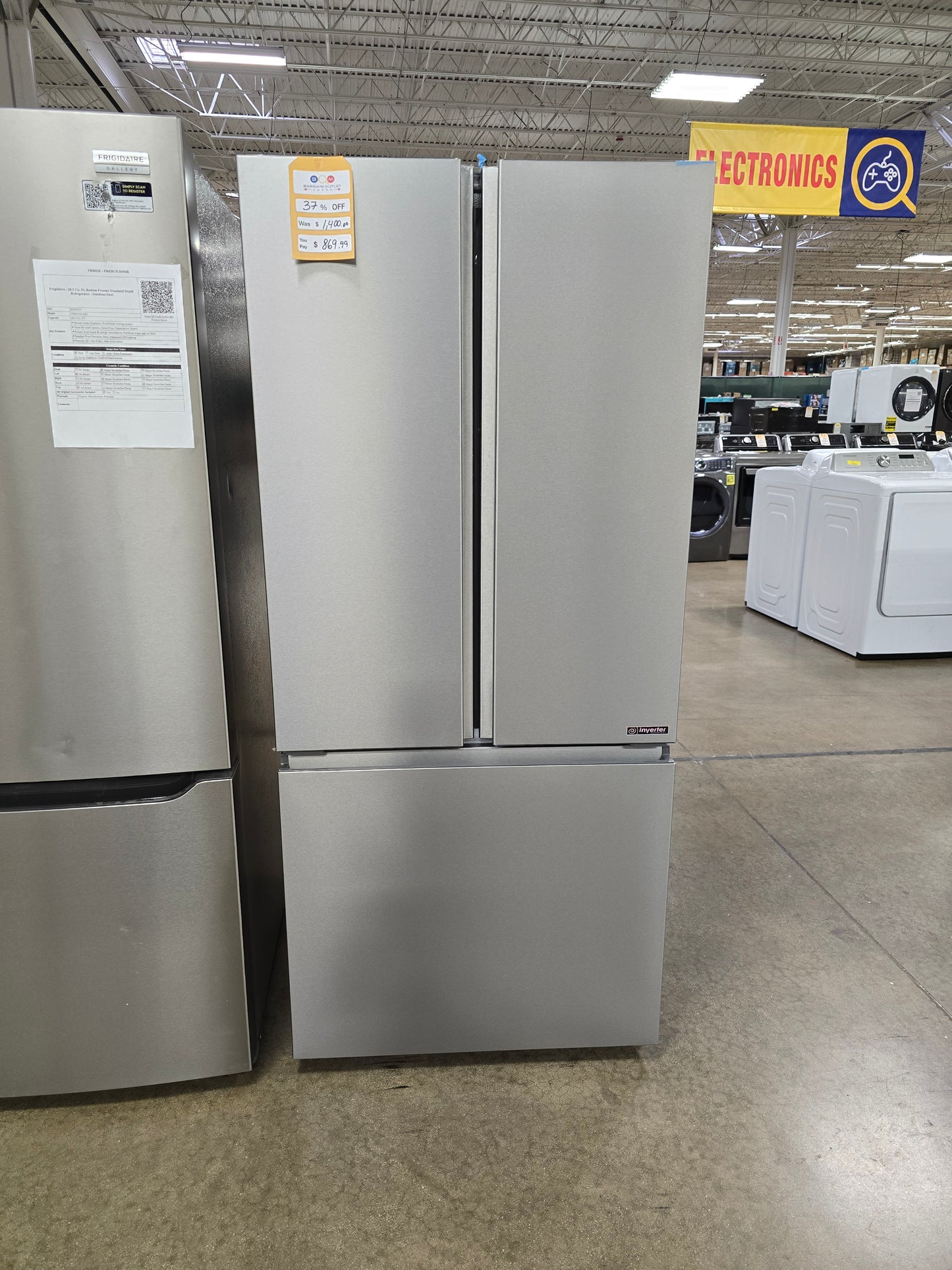 HRF208N6BSE Hisense 20.6 CU French Door Refrigerator with Ice Maker