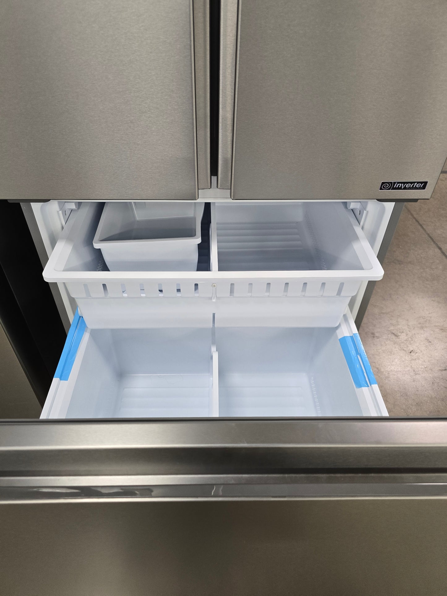 HRF208N6BSE Hisense 20.6 CU French Door Refrigerator with Ice Maker